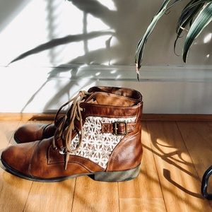 Pretty fall lace up ankle boots / booties